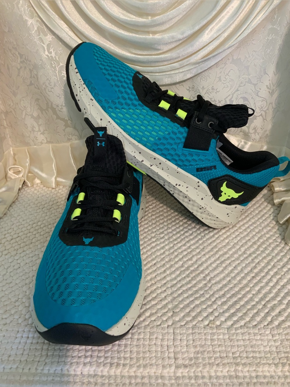 UNDER ARMOUR
